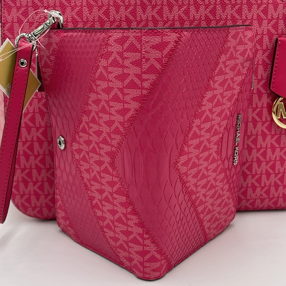 MICHAEL KORS JST LG DOUBLE ZIP WRISTLET WALLET PHONE HOLDER
ELECTRIC PINK - Picture 7 of 16